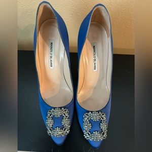 Manolo Blahnik Blue Satin Pumps size 39